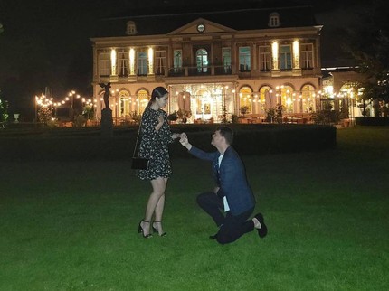 7 Potret Bahagia Gracia Indri Dilamar Kekasih Bule, Romantis Banget Bun!