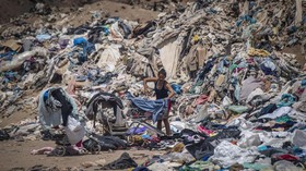 FOTO: Gurun Kering Chile Itu Terbuat dari Tumpukan Baju Bekas