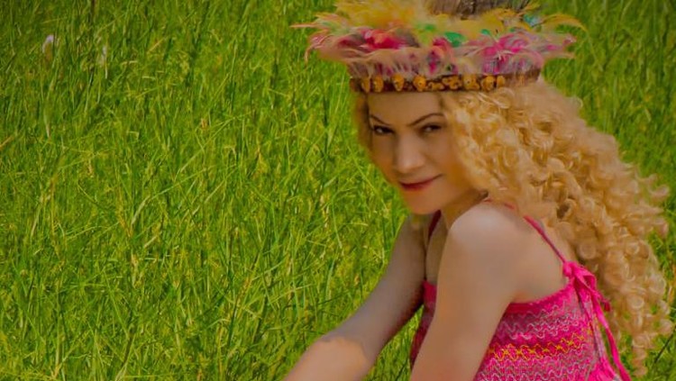 Herolena Beroperay mahasiswi asal Papua yang viral di media sosial. Herolena Beroperay mahasiswi asal Papua yang viral di media sosial.