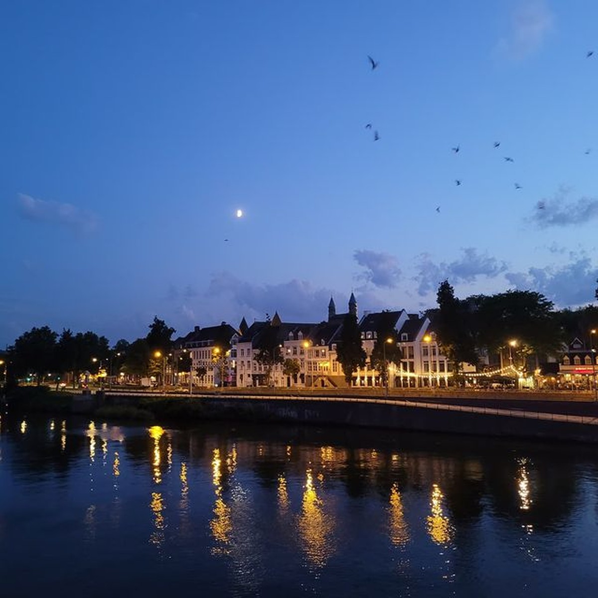 Kabar bahagia baru saja dibagikan oleh Gracia Indri yang dilamar oleh kekasih bulenya&comma; Jefri&period; Yuk intip momennya&excl;