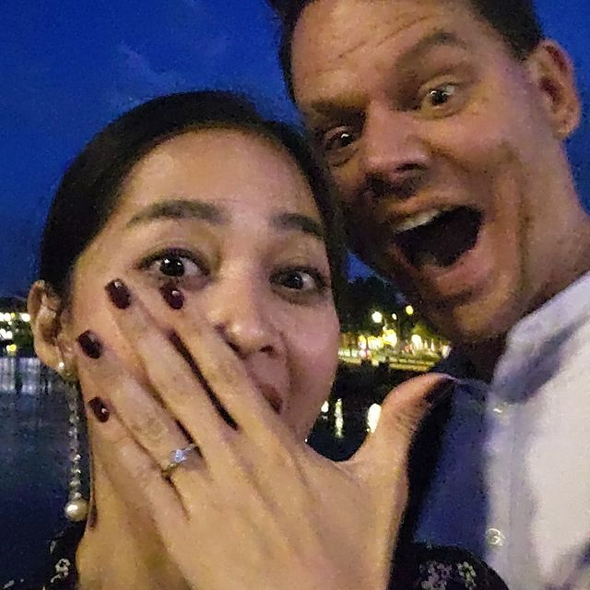 Kabar bahagia baru saja dibagikan oleh Gracia Indri yang dilamar oleh kekasih bulenya&comma; Jefri&period; Yuk intip momennya&excl;