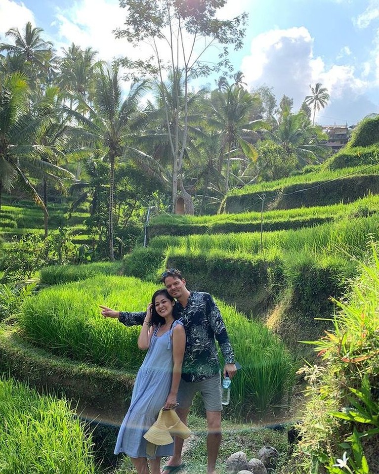 Intip 7 Potret Romantis Gracia Indri Dilamar Sang Kekasih Bule Kabar bahagia baru saja dibagikan oleh Gracia Indri yang dilamar oleh kekasih bulenya, Jefri. Yuk intip momennya!