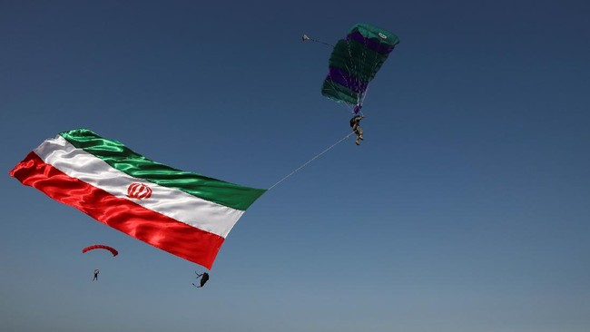 Sanksi ekonomi AS tampaknya malah semakin membuat Iran kuat, kenapa negeri mayoritas muslim Syiah tersebut jadi begitu perkasa?