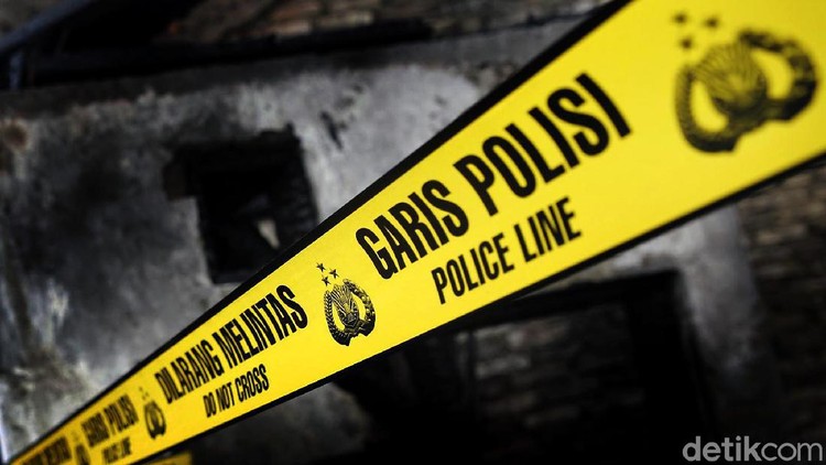 Kediaman Ortu Veronica Koman Dilempar Petasan, Ini 5 Fakta Terbarunya Garis polisi, police line. Rachman Haryanto ilustrasidetikfoto