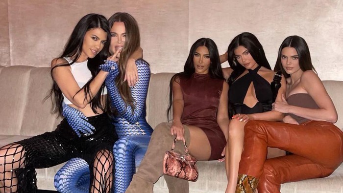 Nggak Hanya Tajir dari Makeup, Ini Kerajaan Bisnis Fashion Milik Keluarga Kardashian Jenner