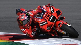 FOTO: Bagnaia Berjaya di MotoGP Algarve