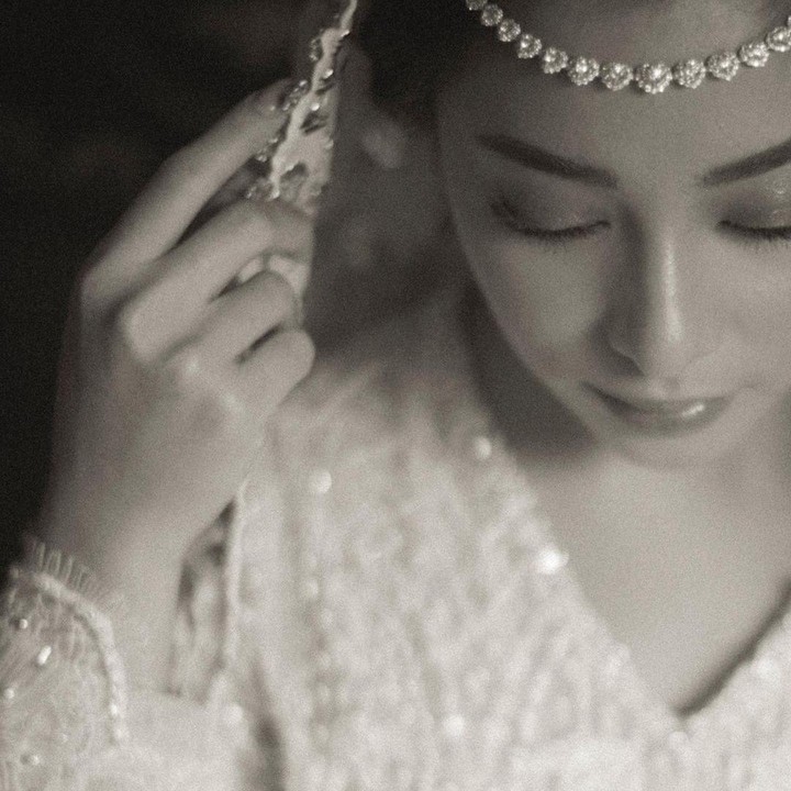 <p>Wanita berusia 27 tahun itu terlihat menawan dengan pulasan makeup tipis. Ia juga memakai aksesori berupa kalung di dahinya. (Foto: Instagram @nikitawillyofficial94)</p>