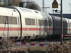 Pria Berpisau Serang Penumpang Kereta Cepat Jerman, 3 Terluka