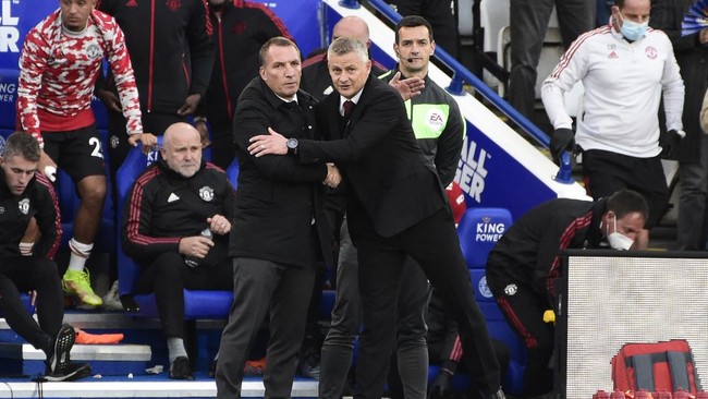 Manchester United dilaporkan tengah menjalin kontak dengan Brendan Rodgers untuk menggantikan peran Ole Gunnar Solskjaer yang resmi didepak.