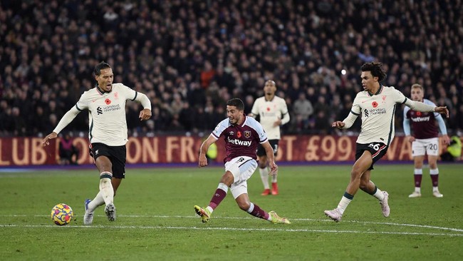 West Ham United menang 3-2 atas Liverpool pada pekan ke-11 Liga Inggris di Stadion London, Minggu (7/11) malam.