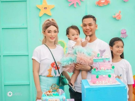 7 Potret Ultah Pertama Anak Zaskia Gotik di Pinggir Pantai, Disediakan Jet Ski Bun