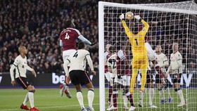 Gol Bunuh Diri Alisson Jadi Biang Kerok Kekalahan Liverpool