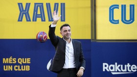 Xavi Tanpa Senyum di Latihan Perdana Barcelona