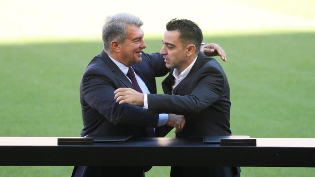 Presiden Barcelona Joan Laporta memberikan jawaban yang mengejutkan saat menjawab soal isu klubnya yang dikait-kaitkan dengan Kylian Mbappe dan Erling Haaland.