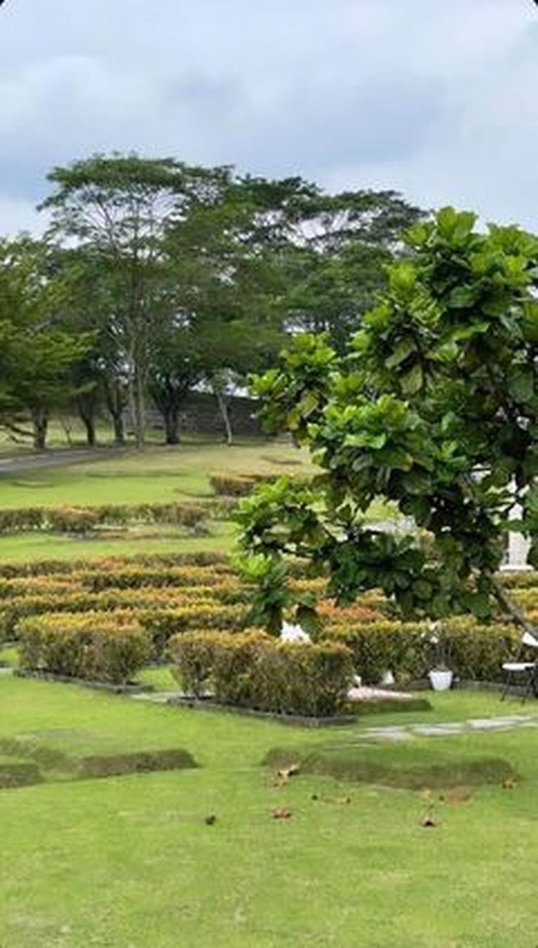 6 Potret BCL Ziarah Makam Ashraf Sinclair Rayakan Anniversary ke-13 Bunga Citra Lestari ziarah ke makam Ashraf Sinclair rayakan anniversary ke 13. Yuk kita intip potretnya!