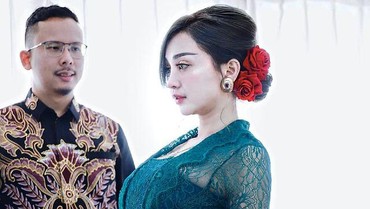 img-title Pasang Muka Sedih Saat Dilamar, Cupi Cupita Diduga Tertekan Dijodohkan