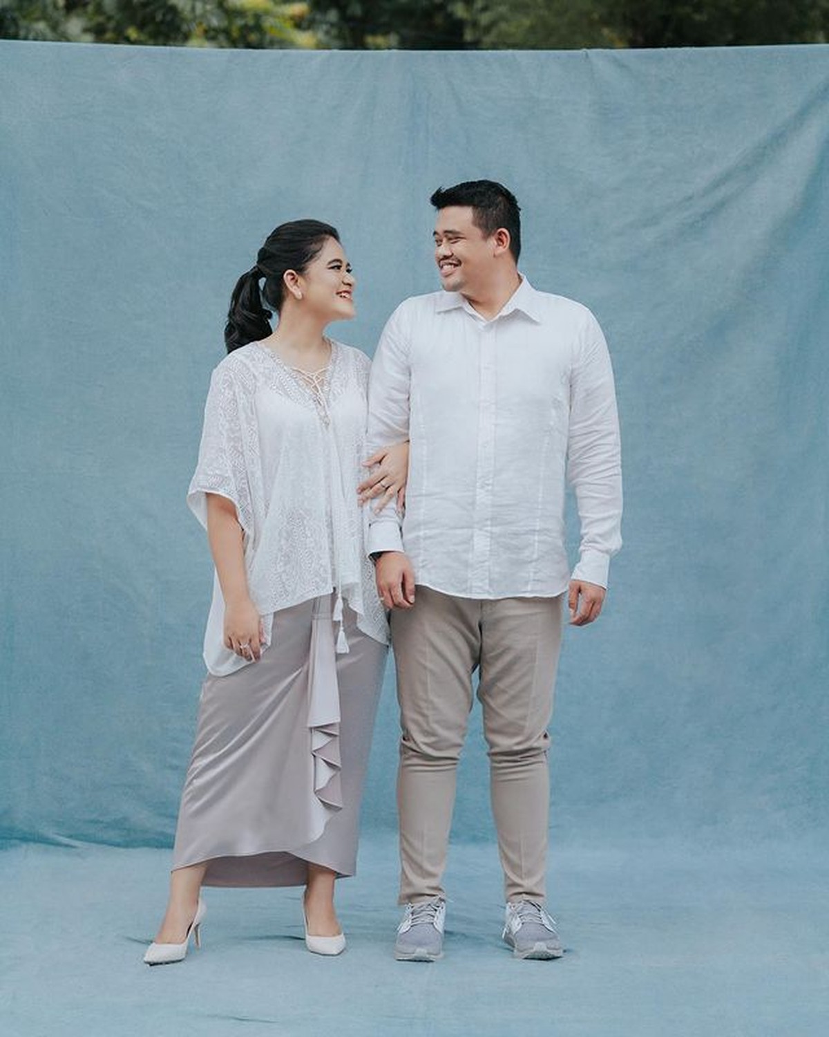 Merayakan ulang tahun pernikahan yang ke-4&comma; Kahiyang Ayu dan Bobby Nasution photoshoot sangat manis&period; Yuk intip&excl;