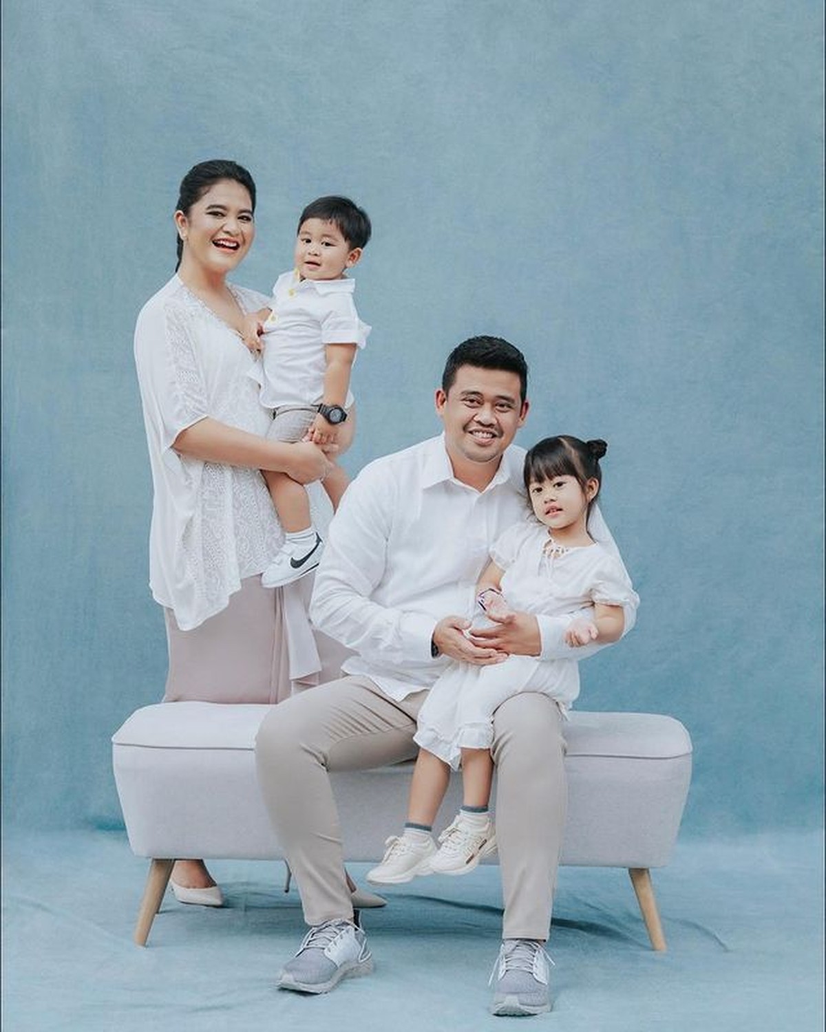 Merayakan ulang tahun pernikahan yang ke-4&comma; Kahiyang Ayu dan Bobby Nasution photoshoot sangat manis&period; Yuk intip&excl;