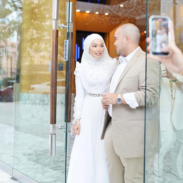 8 Potret Pesta Ultah Tya Arifin Artis Indonesia Menantu Siti Nurhaliza Bagikan Uang Rp3 M Tya Arifin artis Indonesia menantu Siti Nurhaliza menggelar pesta mewah ulang tahunnya ke-27 dan bagikan uang Rp3 M. Yuk intip!