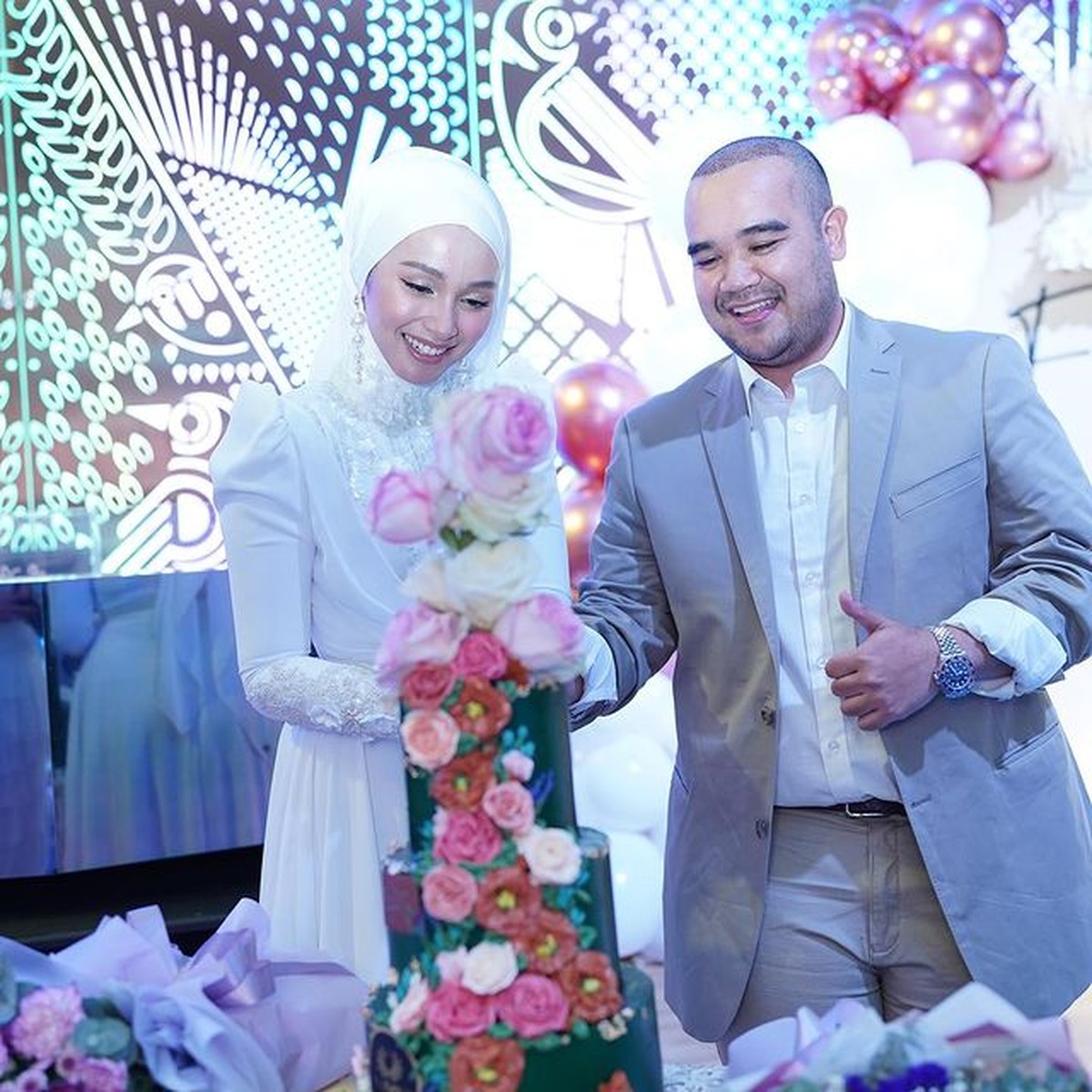 Tya Arifin artis Indonesia menantu Siti Nurhaliza menggelar pesta mewah ulang tahunnya ke-27 dan bagikan uang Rp3 M&period; Yuk intip&excl;