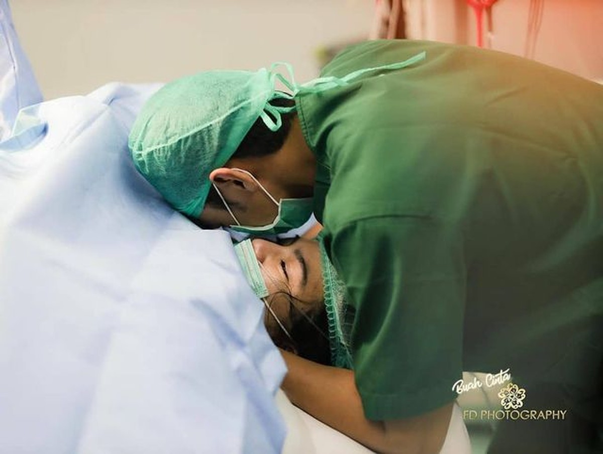 Felicya Angelista baru saja melahirkan anak pertamanya dengan Hito Caesar hari ini Rabu &lpar;9&sol;11&rpar;&period; Yuk intip momennya&excl;