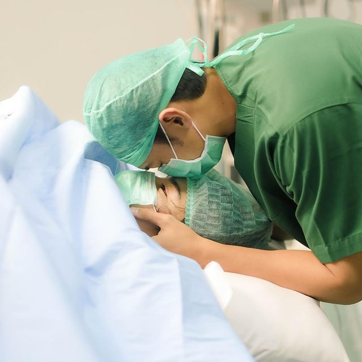 Felicya Angelista baru saja melahirkan anak pertamanya dengan Hito Caesar hari ini Rabu &lpar;9&sol;11&rpar;&period; Yuk intip momennya&excl;