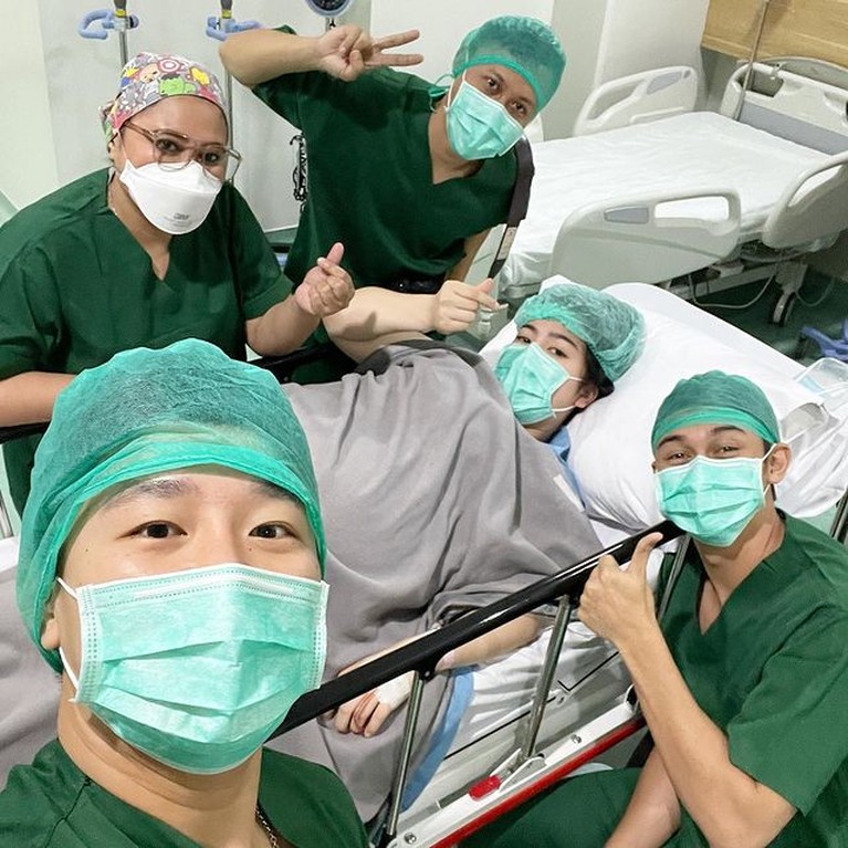 9 Detik-detik Felicya Angelista Lahirkan Anak Pertama Didampingi Hito Felicya Angelista baru saja melahirkan anak pertamanya dengan Hito Caesar hari ini Rabu (9/11). Yuk intip momennya!