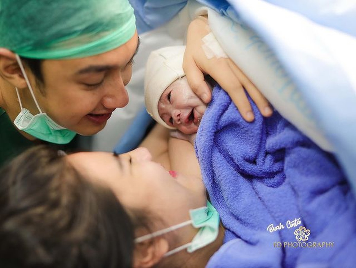 Felicya Angelista baru saja melahirkan anak pertamanya dengan Hito Caesar hari ini Rabu &lpar;9&sol;11&rpar;&period; Yuk intip momennya&excl;