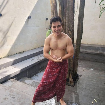 Foto Badan Berotot Disebut Editan, Ini Reaksi Kocak Baim Wong