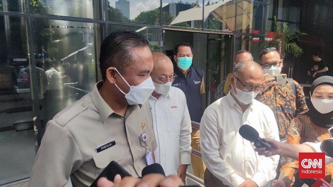 PDIP menyatakan bahwa Bambang Widjojanto adalah anggota TGUPP membantu gubernur, bukan untuk Jakpro.