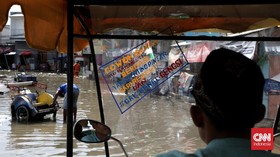 Kesaksian Warga Sintang 20 Hari Terjebak Banjir