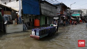 Warga Korban Rob: Rutin Banjir, Air Bersih Malah Tak Mengalir