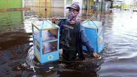 FOTO: Di Sana Banjir di Sini Banjir
