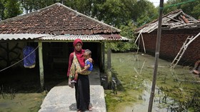 FOTO: Desa Terendam, Dampak Nyata Perubahan Iklim di Pesisir Jateng
