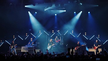 img-title Drummer Foo Fighters Ditemukan Tak Bernyawa Jelang Konser