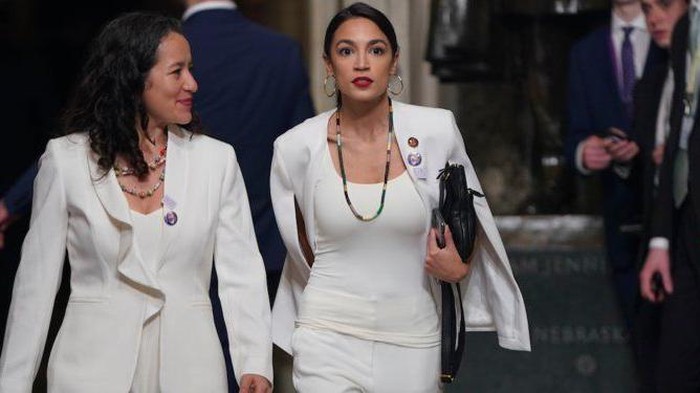 Sejarah Gerakan Suffragette dan Gaun Putih yang Jadi Simbol Perlawanan Perempuan untuk Memiliki Kebebasan Berpendapat