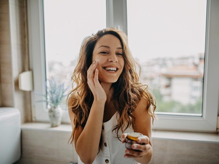 4 Fakta Skincare Jadul Krim Kelly, Benarkah Aman Digunakan?