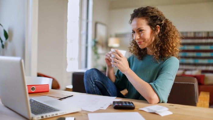 Single, woman at home with technology. She is wearing high tech sports wear. Brazilian model made in Barcelona.