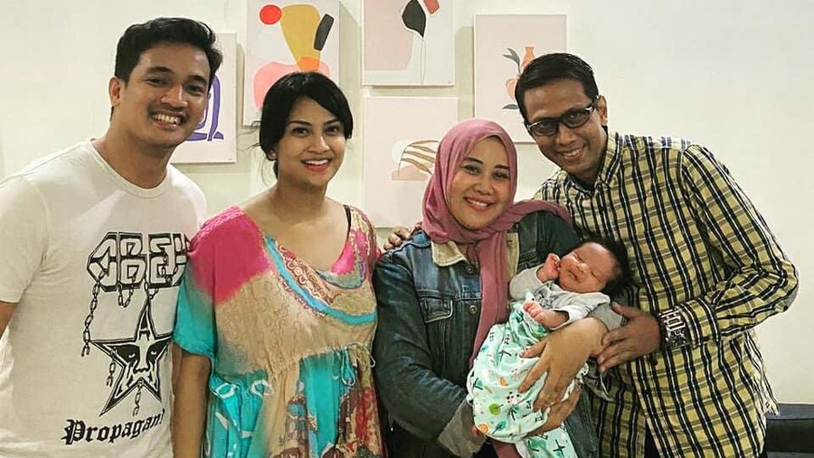 Ini Kronologi Ibu Sambung Pingsan saat Mau ke Makam Vanessa Angel