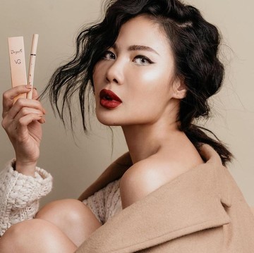 Kembaran dengan 4 Makeup Artist Hits Indonesia Pakai Produk Makeup Hasil Kolaborasi Mereka, Beneran Bagus?