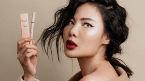 Kembaran dengan 4 Makeup Artist Hits Indonesia Pakai Produk Makeup Hasil Kolaborasi Mereka, Beneran Bagus?