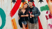 <p>Kita doakan semoga pasangan ini selalu bahagia dan rumah tangganya langgeng hingga maut memisahkan ya, Bunda. (Foto: Instagram @jesslyn_limmm)</p>