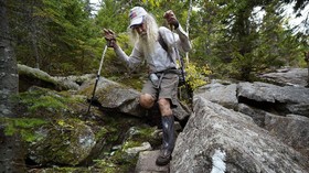 FOTO: Kakek 83 Tahun Taklukan Pendakian Appalachian Trail