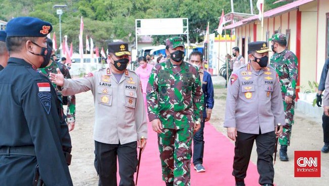 Jelang pensiun dan berakhirnya jabatan Marsekal Hadi Tjahjanto sebagai Panglima TNI, dia masih melakoni sejumlah kegiatan termasuk bersama Kapolri di NTT.