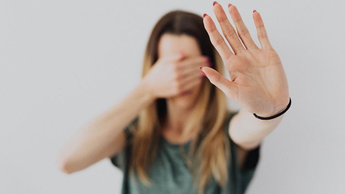 Perempuan Ini Selamat dari KDRT Karena Gerakan Tangan yang Viral di TikTok, Seperti Apa Kisahnya?