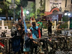 Menikmati Tengah Kota Surabaya di Malam Hari Pahlawan