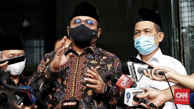 Klarifikasi Kemenag: Tak Ada Kata Bandingkan Azan dengan Gonggongan Kemenag mengklarifikasi bahwa Yaqut tidak menyamakan suara azan dengan gonggongan anjing, tapi membayangkan bising toa masjid jadi gangguan.