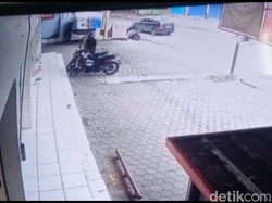 Terekam CCTV! Aksi Maling Gasak Motor Karyawan Minimarket Tasik