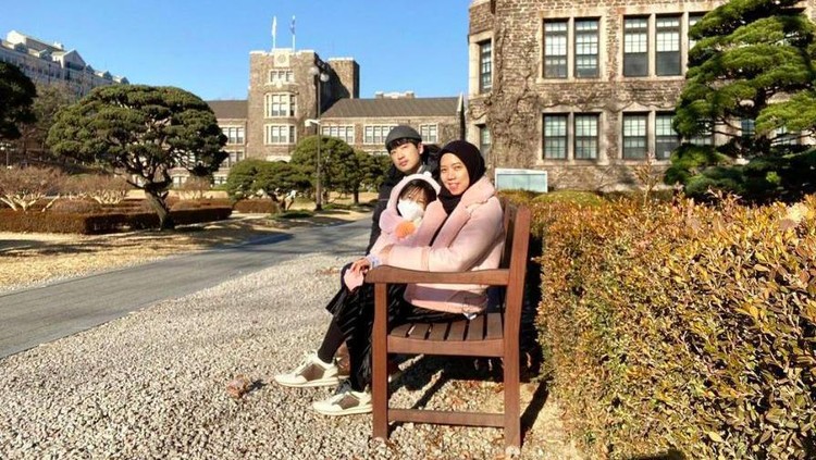 Prawindu Prima dan Keluarga di Korea Prawindu Prima dan Keluarga di Korea