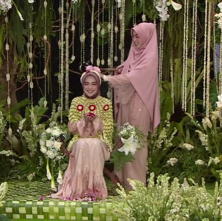 <p>Semoga pernikahan Ricis terus diberi kelancaran sampai hari H ya, Bunda. (Foto: YouTube MOP Channel)</p>